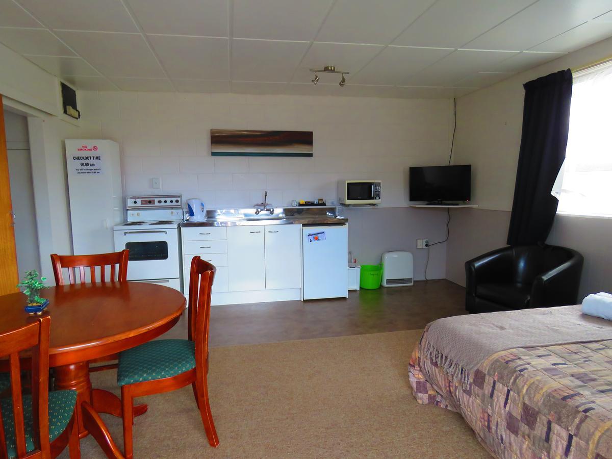 Opunake Motel And Backpackers Lodge Ngoại thất bức ảnh